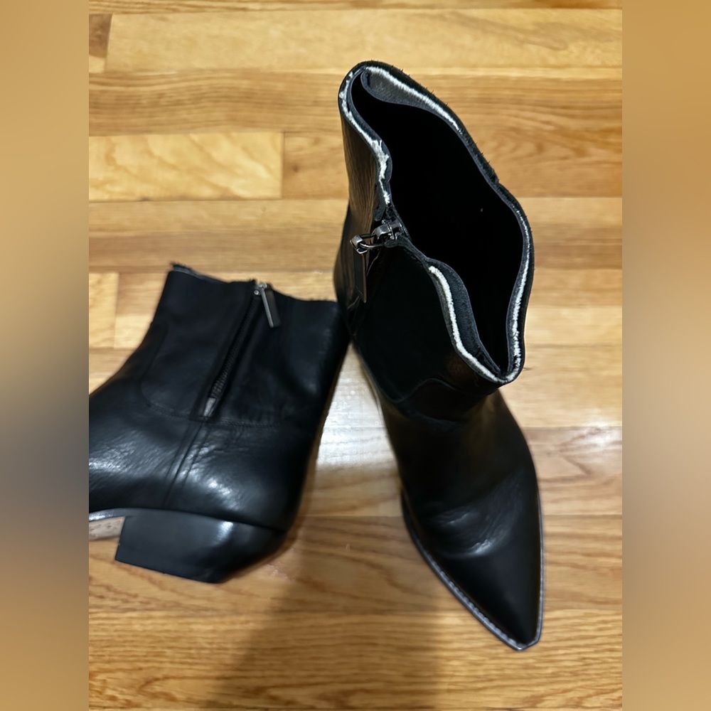 Yves Saint Laurent Women’s Theo Frayed Western Ankle Boots - Picture 8 of 16